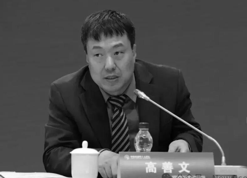 告别高善文：他曾用一副对联，写尽经济分析的无奈